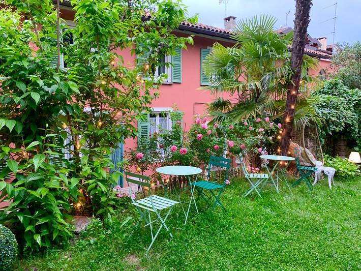 Villa per 6 persone, con Balcone e Terrazza nonché Giardino e Panorama a Comune di Arona