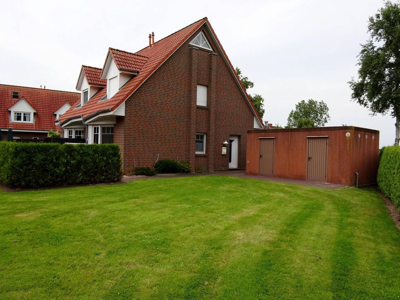 Komfortable Doppelhaushälfte und großem Garten in Dornumergrode, Dornum
