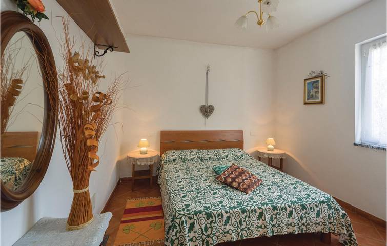 Apartamento en planta baja cerca de costa y ciudad con parking e internet. in Facciù, Moneglia