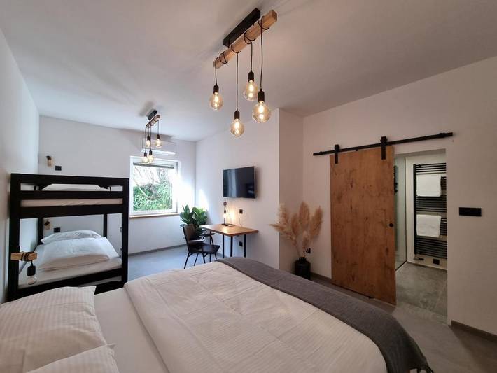 B&B für 4 Personen, mit Terrasse und Garten in Maribor
