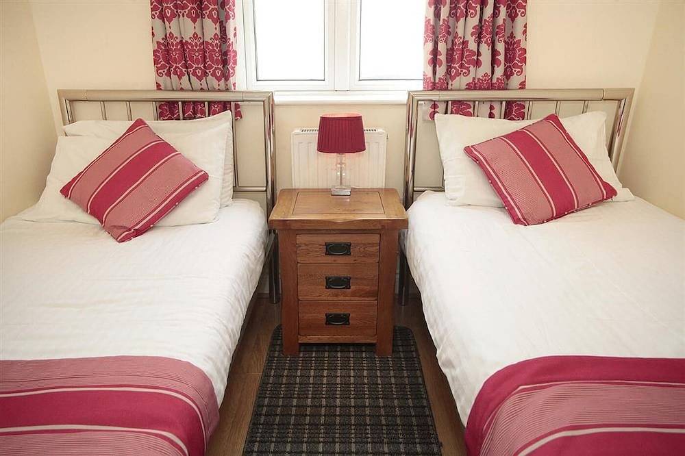4 Bed in Port Eynon (oc-hh9901) in Swansea region