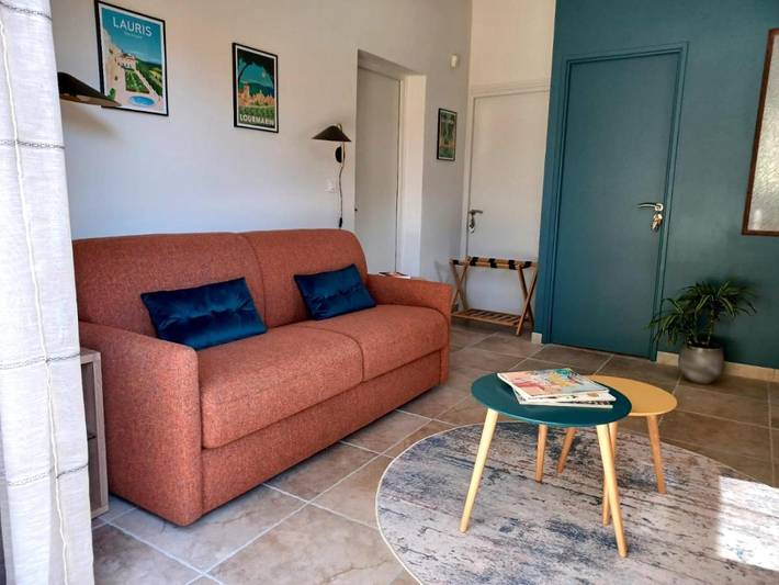 Location de vacances pour 2 personnes, avec vue et piscine ainsi que terrasse et jardin à Lauris - 3