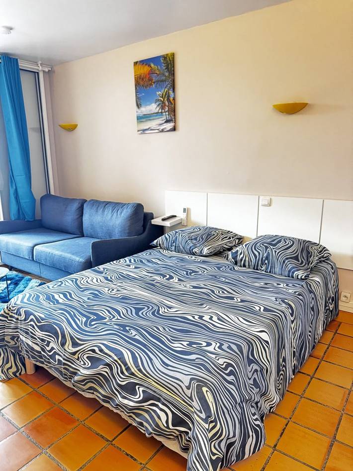 Studio pour 4 personnes, avec piscine ainsi que jardin et terrasse