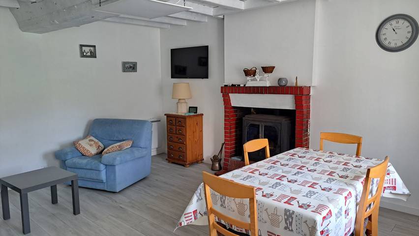Gîte pour 4 personnes, avec terrasse et jardin à Sion-les-Mines