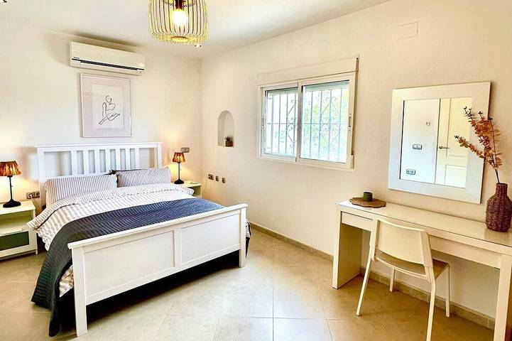 Villa De Luxe 6 Chambres Avec 12 Wifi - Table De Piscine - Tv Sky in San Miguel de Salinas, Costa Blanca