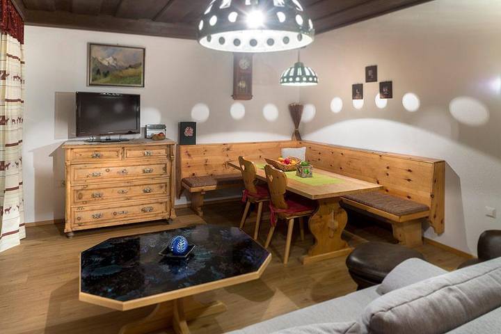 Ganze Ferienwohnung, Appartement "Roter Turm" in Schobergruppe, Iselsberg-Stronach