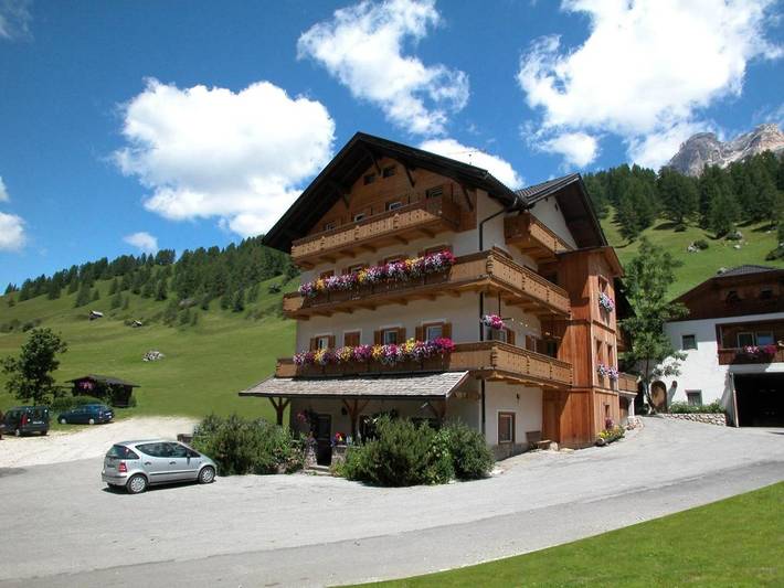 Apartamento para 3 personas, con sauna y jacuzzi además de balcón y jardín, Se admiten mascotas en Badia