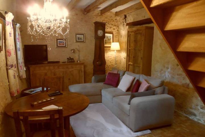 Gîte pour 2 personnes, avec piscine et terrasse ainsi que jacuzzi et jardin à Bars - 4