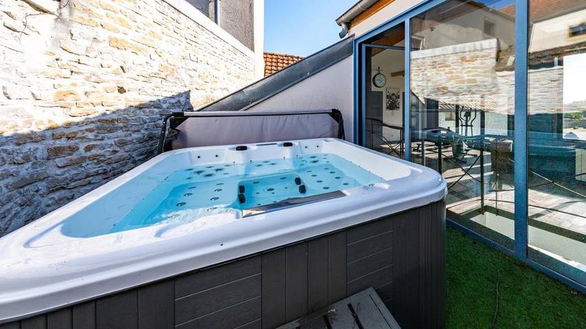 Location de vacances pour 13 personnes, avec jacuzzi ainsi que piscine et terrasse à Messigny-et-Vantoux - 3