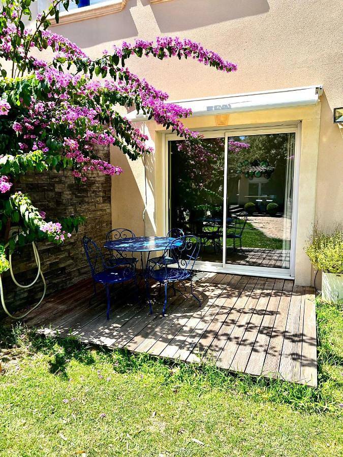 Gîte pour 4 personnes, avec piscine ainsi que vue et jardin à Sussargues - 3