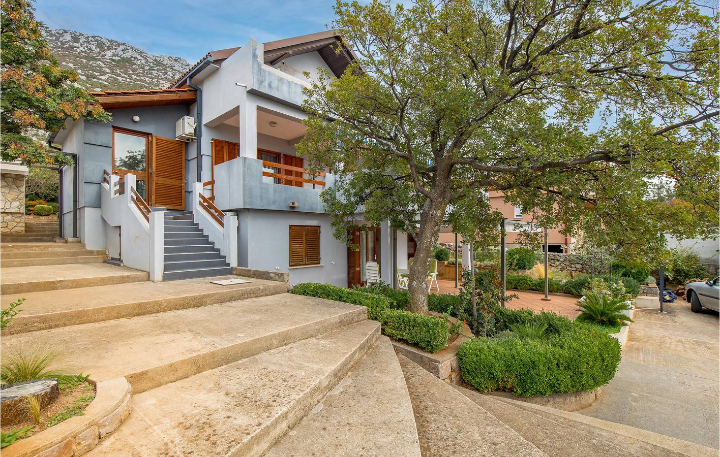Ganze Ferienwohnung, Gemütliche Ferienwohnung mit Meerblick, Terrasse, WLAN und Parkplatz in Cesarica, Naturpark Velebit