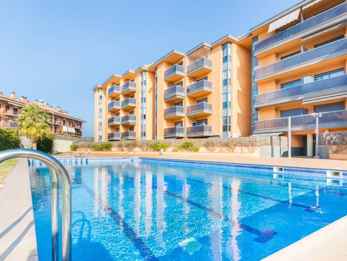 Apartamento de vacaciones para 4 personas, con terraza además de piscina y jardín - 1
