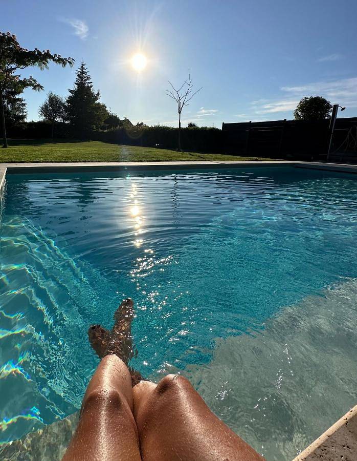 Location de vacances pour 12 personnes, avec Terrasse et Piscine ainsi que Sauna et Vue à Oyes