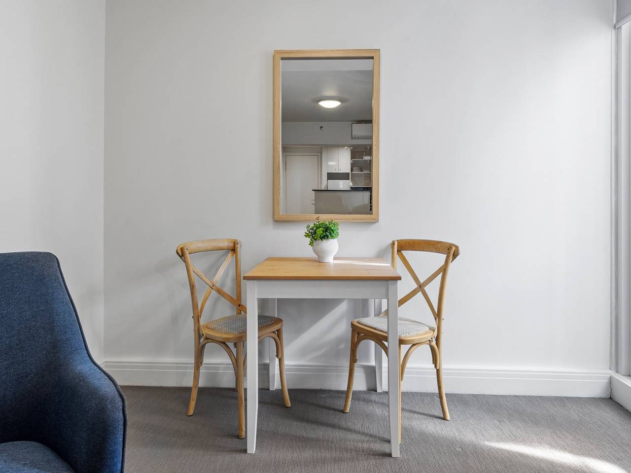 Entire apartment, Chic 1-Bed Apartment Steps From Shopping Street in South Yarra, Melbourne