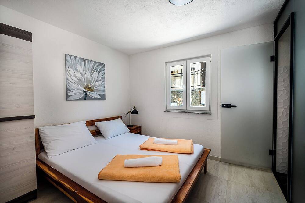 Ganze Wohnung, Apartmani Matea mit Infinity-Pool in Cesarica, Naturpark Velebit