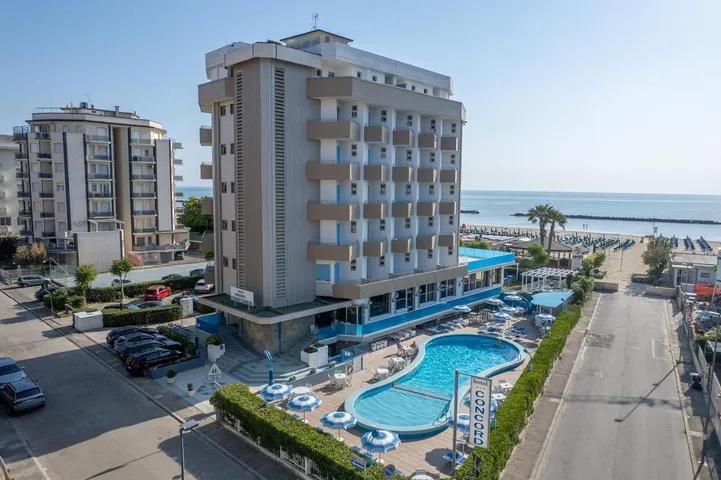 Hotel per 2 persone, con idromassaggio e piscina nonché giardino - 1