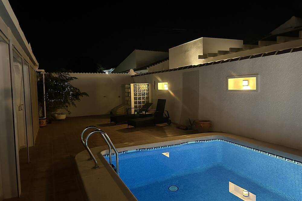3 bed, 2 bath villa, large private heated pool, 10 mins walk from beach etc in Los Narejos, Los Alcázares