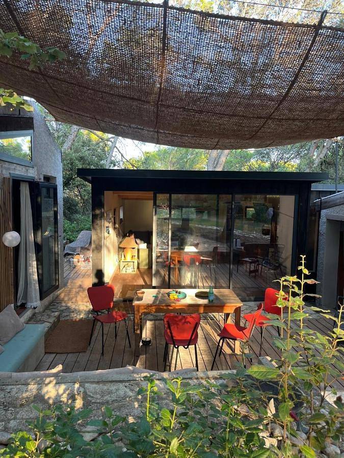 Location de vacances pour 4 personnes, avec jardin ainsi que vue et piscine à Saint-Nazaire (Gard)