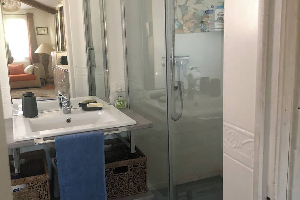 Appartement entier, Un coin de paradis dans la garrigue Nîmoise 4 personnes. in Nîmes, Région de Nîmes