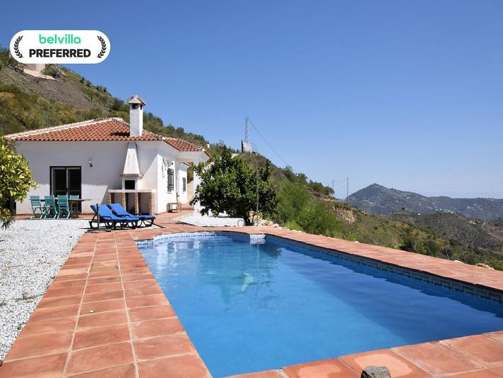 Finca for 8 people, with garden and terrace as well as pool, child-friendly in Arenas