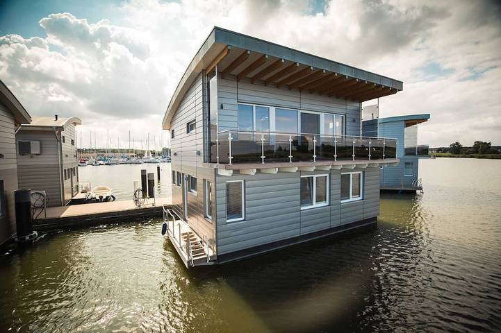 Hausboot für 6 Personen, mit Terrasse in Kröslin