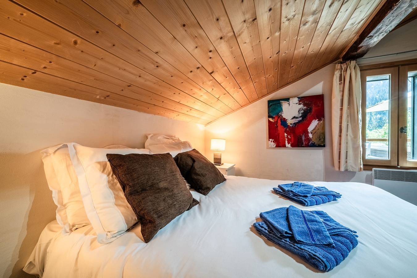 Habitación 'Elisthur Chambre N°4' con vistas a la montaña, terraza compartida y Wi-Fi in Saint-Jean-d'Aulps, Les Portes du Soleil