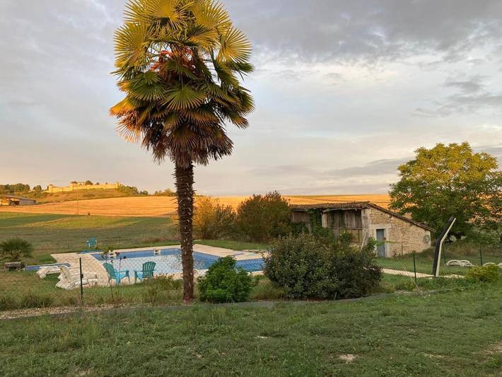 Location de vacances pour 4 personnes, avec bassin pour enfant et vue ainsi que jardin et piscine à Blanzaguet-Saint-Cybard - 3