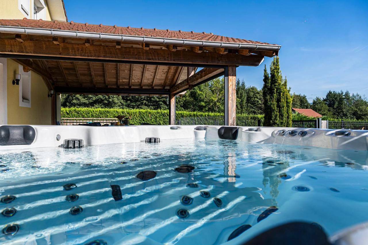 L'Écrin de Xattys - Gîte de luxe avec Spa et piscine privés, Terrain de pétanque, Baby-foot in Cleurie, Région d'Épinal