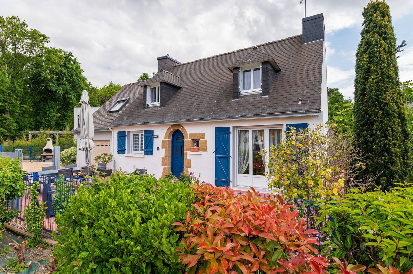 Holiday Home 'La Maison Bleue' with Private Terrace, Private Garden and Wi-Fi in Plouhinec (Morbihan), Côte des Mégalithes