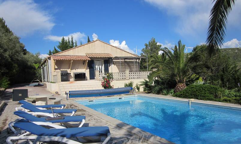 Gîte pour 8 personnes, avec piscine à Villesèque-des-Corbières