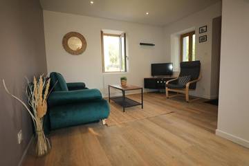 Gîte pour 5 personnes, avec terrasse à Coudes