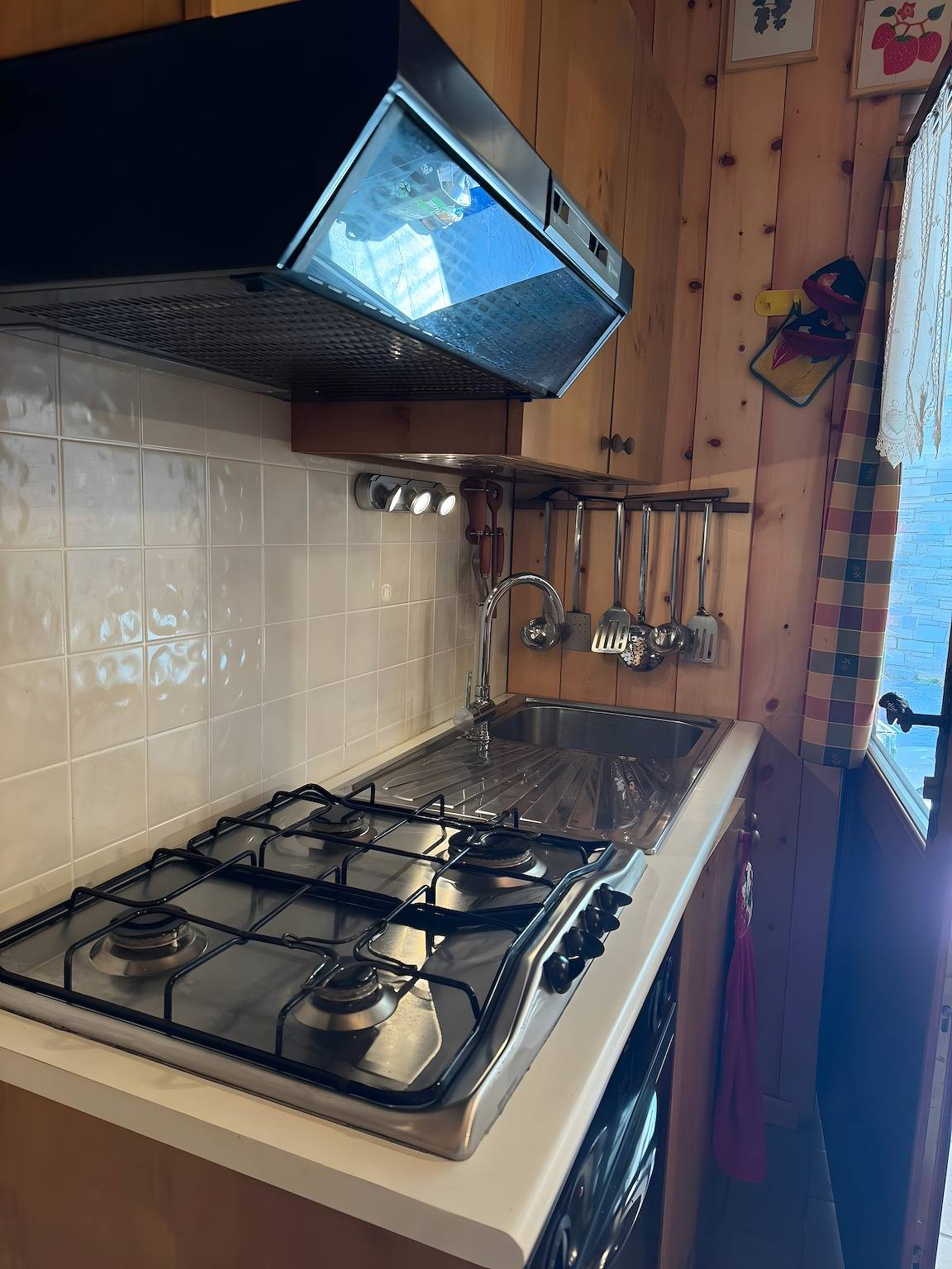 Chalet 'Rosi' con balcone vista lago, terrazza, Bbq e parcheggio privato in Gravedona ed Uniti, Lago di Como
