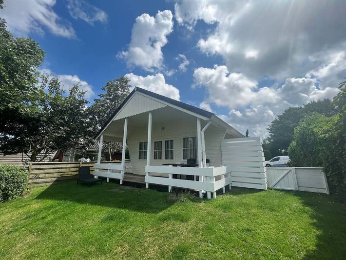 Ferienhaus für 3 Personen, mit Seeblick und Garten sowie Terrasse und Sauna, kinderfreundlich in Anjum