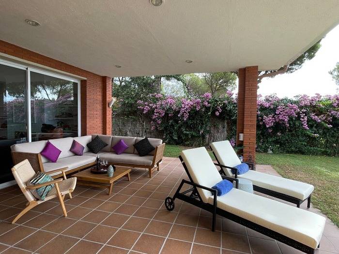 Location de vacances pour 8 personnes, avec terrasse ainsi que piscine et jardin à Cabrils - 3