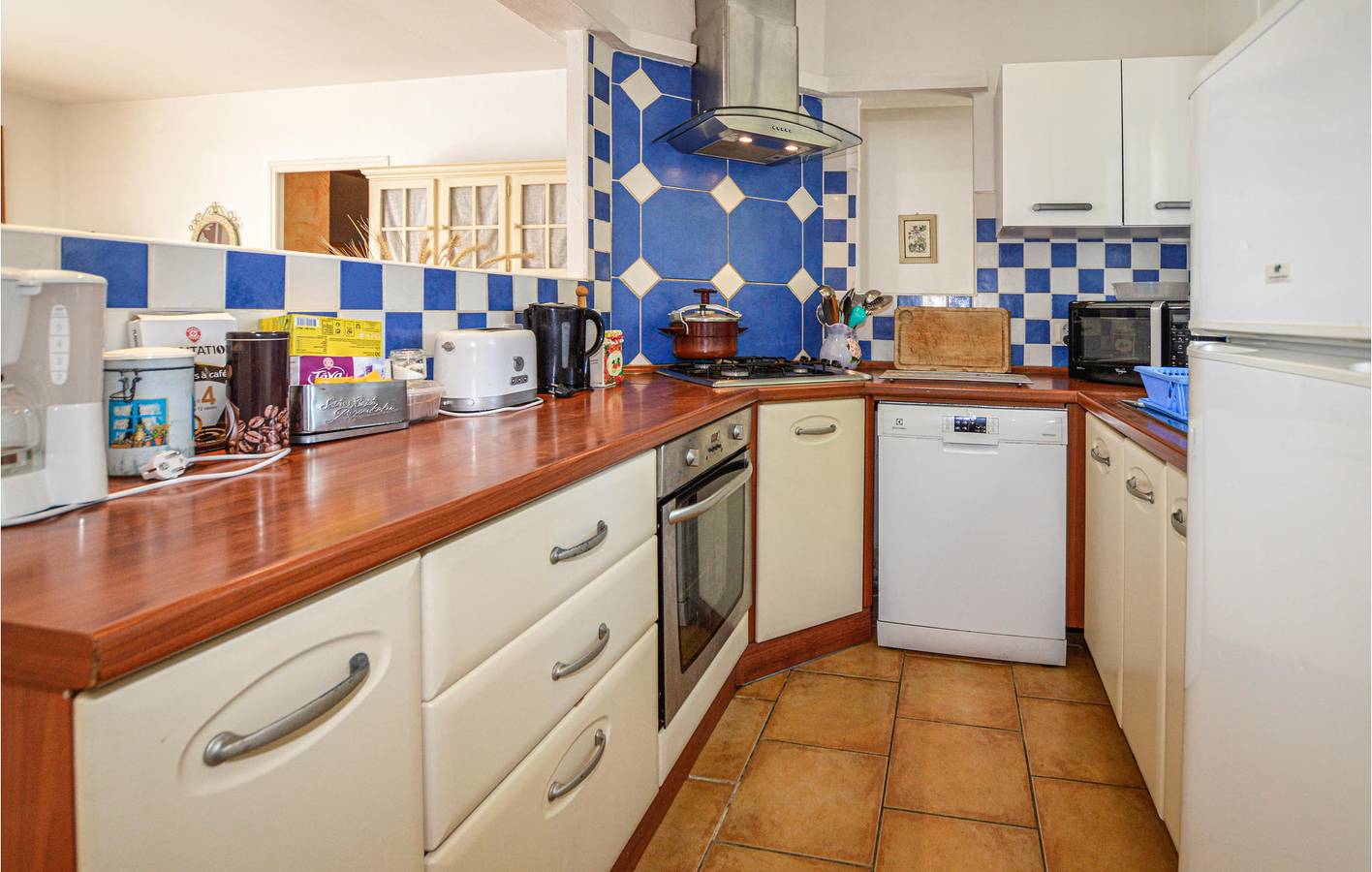 Gezellig appartement in Aléria met zwembad, terras & parkeerplaats in Aléria, Corte en omgeving