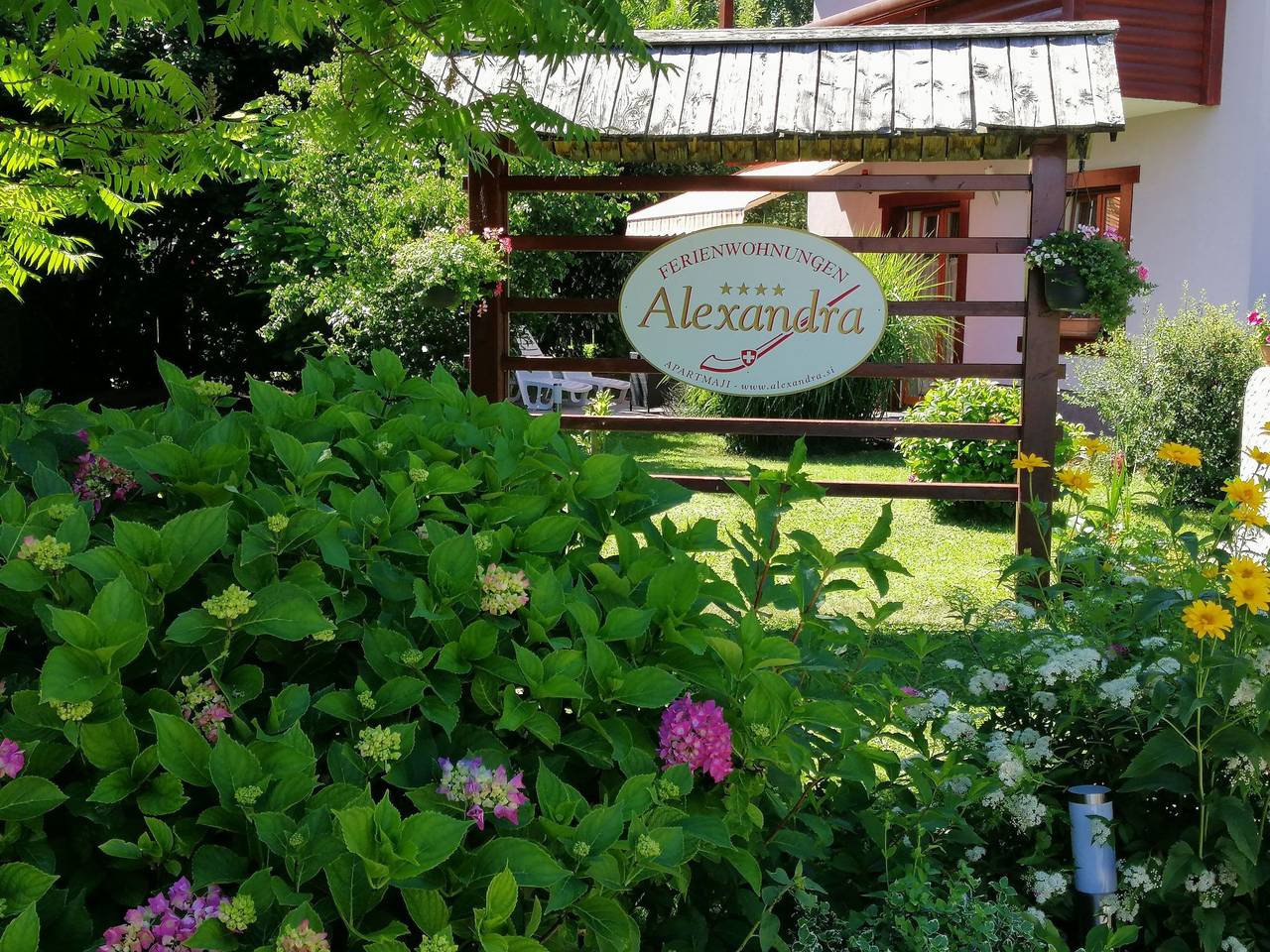Entire apartment, Mit eigenem Garten und Terrasse in Triglav National Park