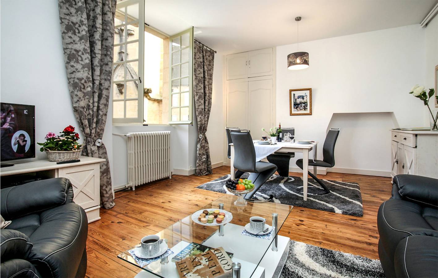 Apartamento vacacional entero, Alquiler de vacaciones en planta alta en Sarlat. in Sarlat-la-Canéda, Périgord Noir