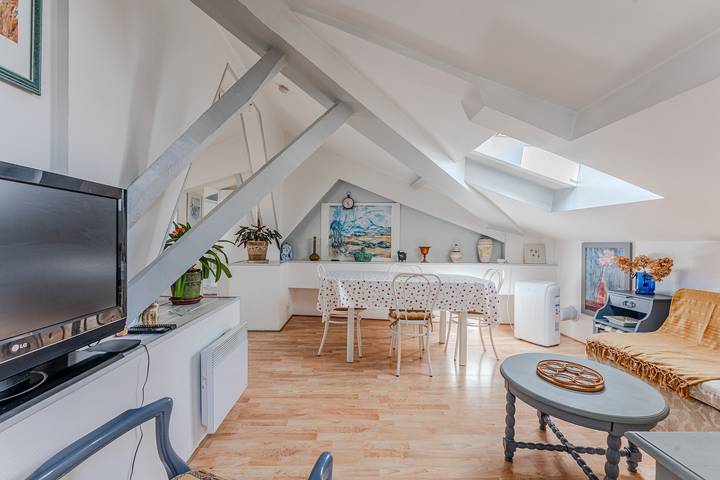 Appartement entier, Appartement 'De Maître Traversant' avec Jardin Privé, Wi-Fi et Climatisation in La Teste-de-Buch, Région d'Arcachon