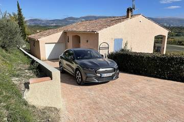 Gîte pour 6 personnes, avec jardin ainsi que balcon et piscine à Puimoisson
