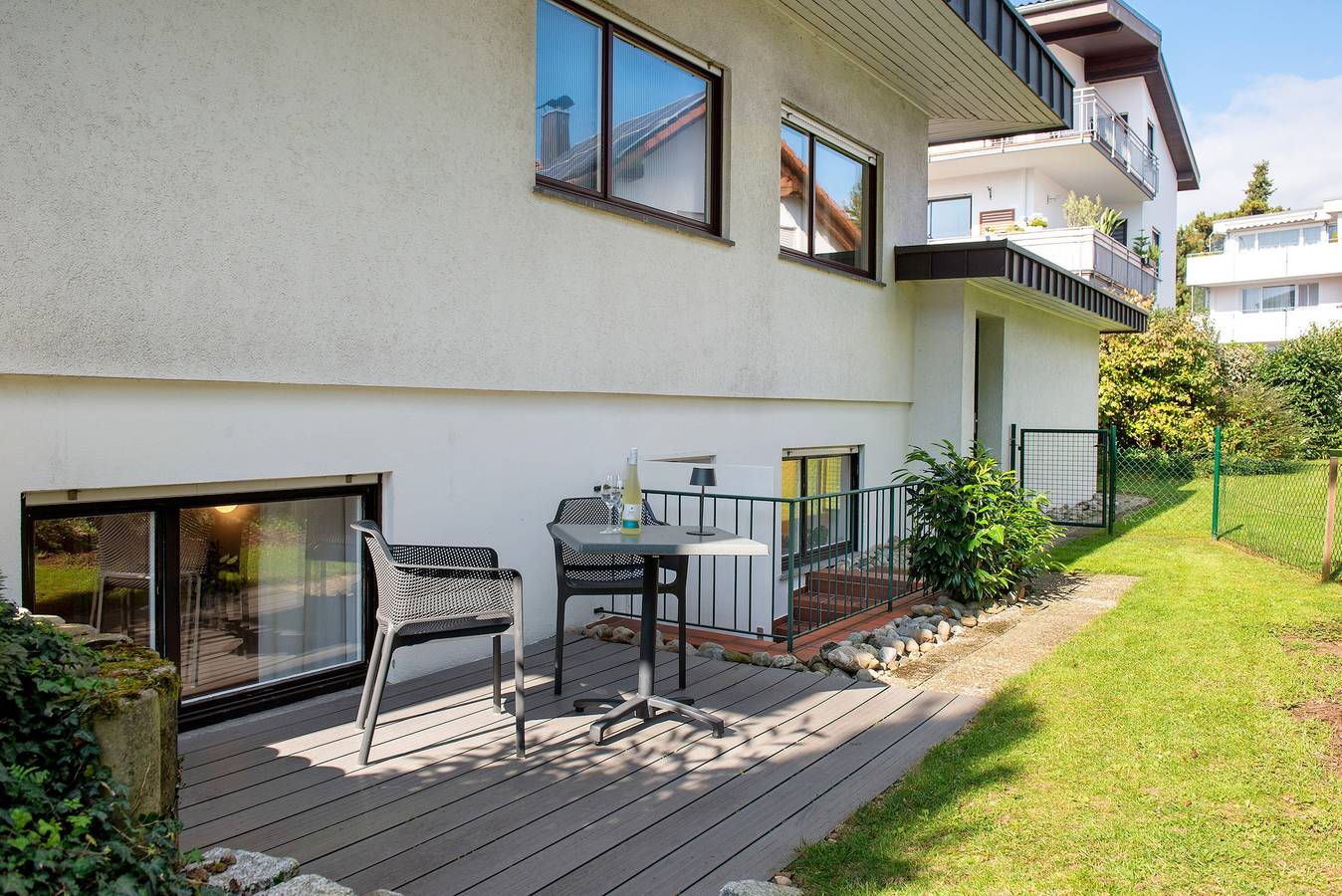 Ganze Wohnung, Ferienwohnung 'Souterrain' mit Privatterrasse, Gemeinschaftsgarten und Wi-Fi in Immenstaad, Immenstaad am Bodensee