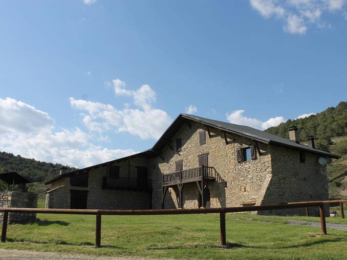 Magnifique maison avec piscine dans les Pyrénées catalanes, Wi-Fi in Coll de Nargó, Province de Lérida