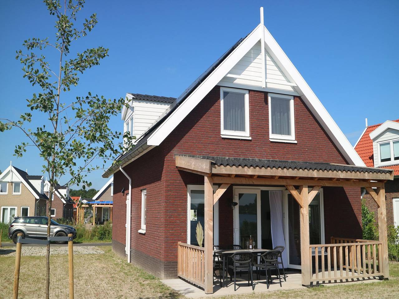 Lakeview villa with swimming and fishing pier in Bernisse, Niederländische Nordsee
