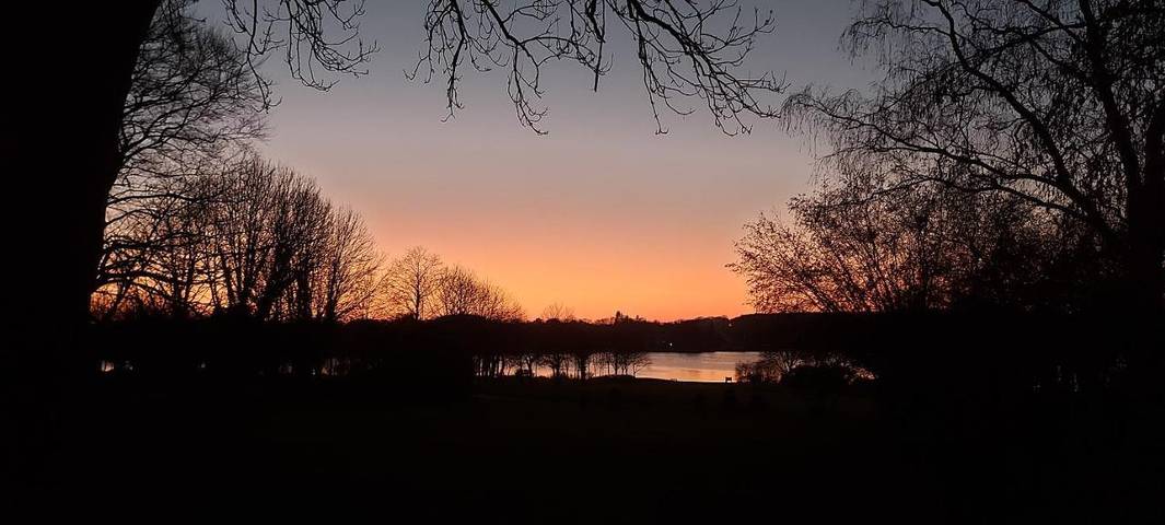 Location de vacances pour 4 personnes, avec vue sur le lac ainsi que vue et jardin dans Lac au Duc - 3
