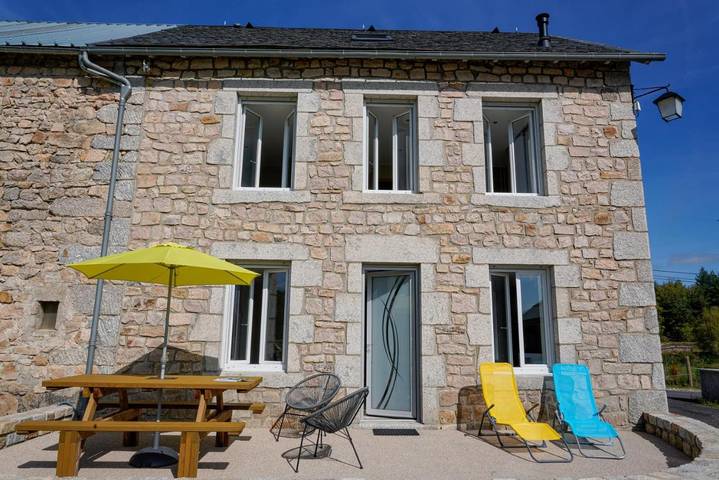 Location de vacances pour 6 personnes, avec Terrasse et Jardin à Rimeize (Lozère)
