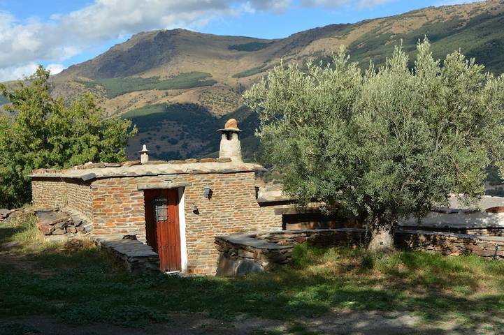 Unique cottage for 2 retreat with pool in Sierra Nevada National Park Alpujarras in Busquístar, Alpujarras