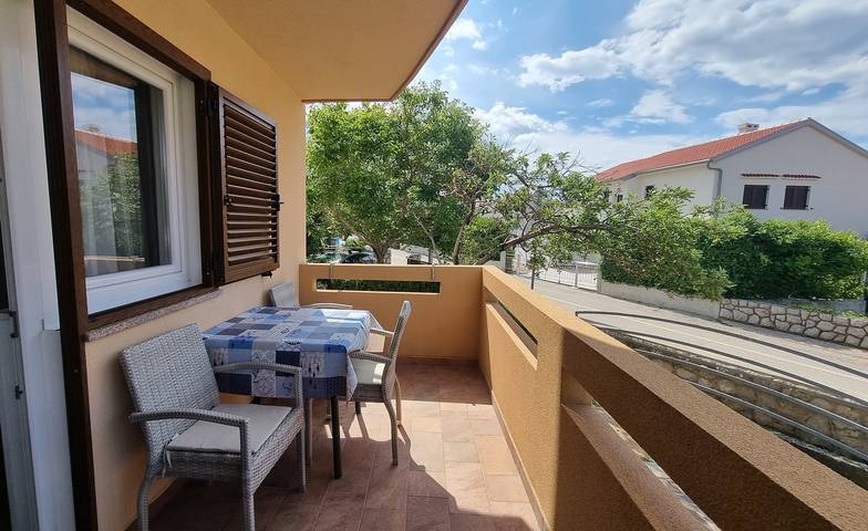 Ferienwohnung für 5 Personen, mit Balkon in Baska