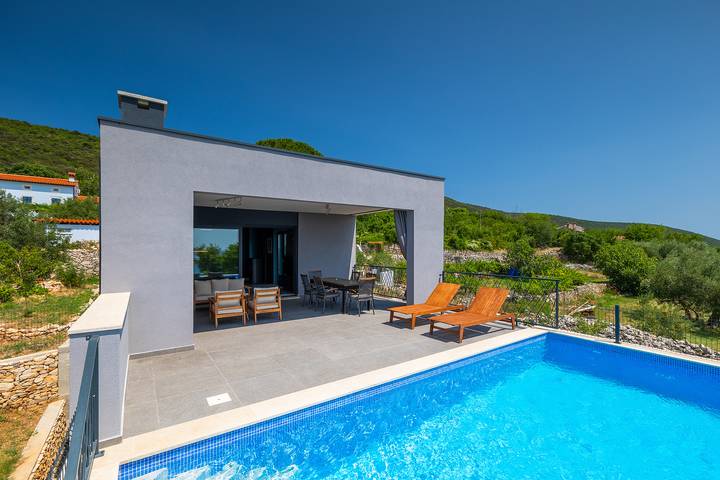 Ferienhaus für 5 Personen, mit Terrasse und Garten sowie Pool