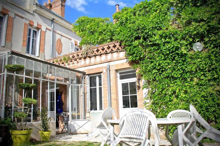 Location de vacances pour 4 personnes, avec Terrasse ainsi que Bassin pour enfant et Vue à Romorantin-Lanthenay