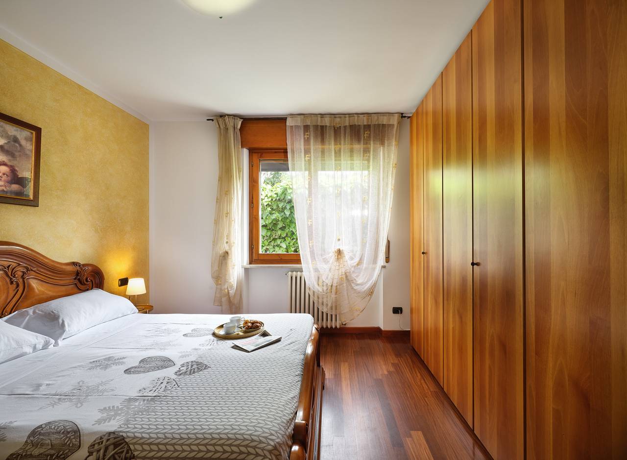 Entire apartment, Regarda - La Casa di Fido, 3 bedrooms, 2 bathrooms, fenced garden in Bardolino, Garda Mountains