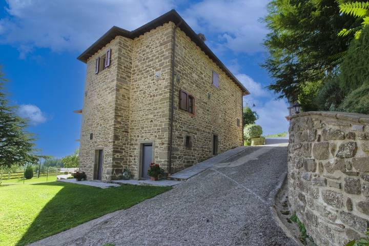 Villa für 8 Personen mit Pool in Castel Focognano, Casentino